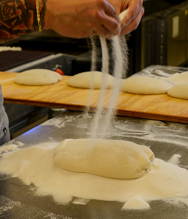 vaccani-pinsa-romana-gallery-4 Preparando la pinsa | Galleria 2 | Vaccani