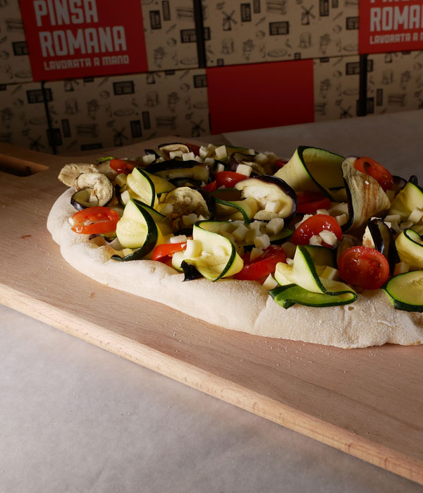 pinsa-da-infornare-con-pomodorini-zucchine-e-formaggio-vaccani Pinsa con pomodorino zucchine e formaggio | Vaccani